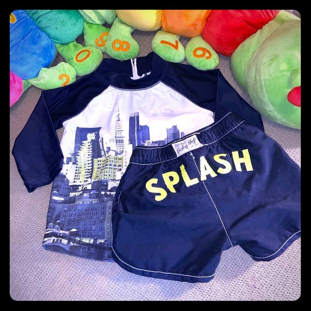 ‘SPLASH’ babyGap Rashguard/Swim Trunk SET 12-18m